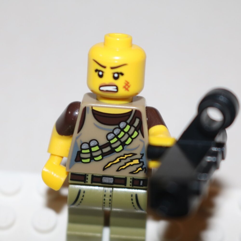 Lego Minifigure Dino Tracker With blaster and military hat